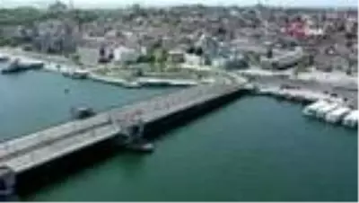 Kenan Sofuoğlu ve Toprak Razgatlıoğlu 19 Mayıs için yarıştı Kenan Sofuoğlu ve Toprak Razgatlıoğlu 19 Mayıs için yarıştı