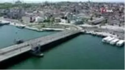 Kenan Sofuoğlu ve Toprak Razgatlıoğlu 19 Mayıs için yarıştı Kenan Sofuoğlu ve Toprak Razgatlıoğlu 19 Mayıs için yarıştı