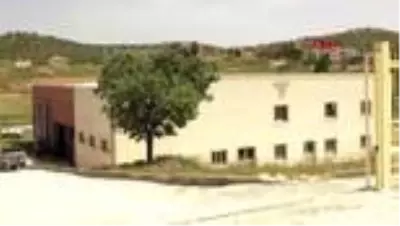 Şarkıcı Berdan Mardini, memleketi Mardin'e gül suyu fabrikası kurdu Şarkıcı Berdan Mardini, memleketi Mardin'e gül suyu fabrikası kurdu