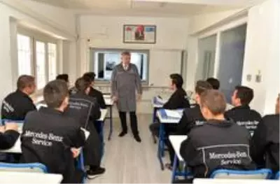 Mercedes-Benz'in gençlere desteği aralıksız sürüyor