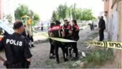 Metruk binaya giren çocuklar, tavana asılı ceset buldu Metruk binaya giren çocuklar, tavana asılı ceset buldu