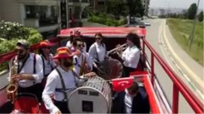 Nilüfer'de bayram sevinci balkonlara taştı Nilüfer'de bayram sevinci balkonlara taştı