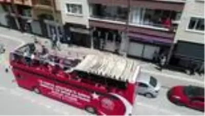 Nilüfer'de bayram sevinci balkonlara taştı Nilüfer'de bayram sevinci balkonlara taştı