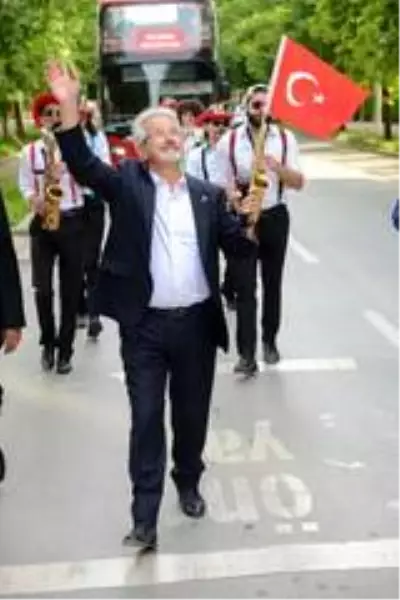 Nilüfer'de bayram sevinci balkonlara taştı Nilüfer'de bayram sevinci balkonlara taştı
