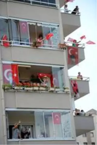 Nilüfer'de bayram sevinci balkonlara taştı Nilüfer'de bayram sevinci balkonlara taştı