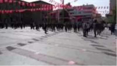 Şehit Jandarma Yüzbaşı Ferhat Çiftçi, son yolculuğunu uğurlandı Şehit Jandarma Yüzbaşı Ferhat Çiftçi, son yolculuğunu uğurlandı