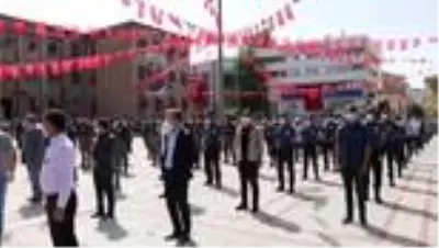 Şehit Jandarma Yüzbaşı Ferhat Çiftçi son yolculuğuna uğurlandı (3) Şehit Jandarma Yüzbaşı Ferhat Çiftçi son yolculuğuna uğurlandı (3)