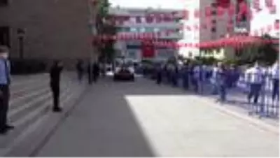 Şehit Jandarma Yüzbaşı Ferhat Çiftçi, son yolculuğunu uğurlandı Şehit Jandarma Yüzbaşı Ferhat Çiftçi, son yolculuğunu uğurlandı
