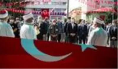 Şehit Yüzbaşı Çiftçi, son yolculuğuna uğurlandı (2) - Yeniden Şehit Yüzbaşı Çiftçi, son yolculuğuna uğurlandı (2) - Yeniden