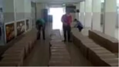 Şemdinli’de öğretmenlerden ihtiyaç sahiplerine yardım