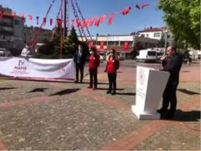 Sosyal mesafe kuralına uyup 19 Mayıs'ı kutladılar Sosyal mesafe kuralına uyup 19 Mayıs'ı kutladılar