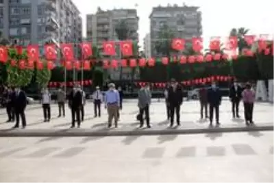 Sosyal mesafeli, maskeli 19 Mayıs Sosyal mesafeli, maskeli 19 Mayıs