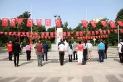 Sosyal mesafeli, maskeli 19 Mayıs Sosyal mesafeli, maskeli 19 Mayıs