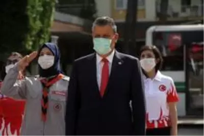 Sosyal mesafeli, maskeli 19 Mayıs Sosyal mesafeli, maskeli 19 Mayıs