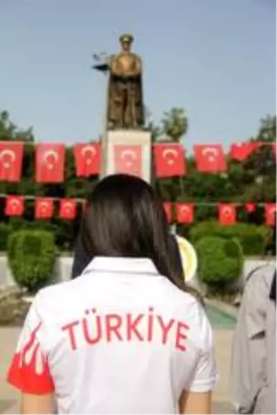Sosyal mesafeli, maskeli 19 Mayıs Sosyal mesafeli, maskeli 19 Mayıs