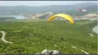 Tunceli’de Yamaç Paraşütlü bayram kutlaması