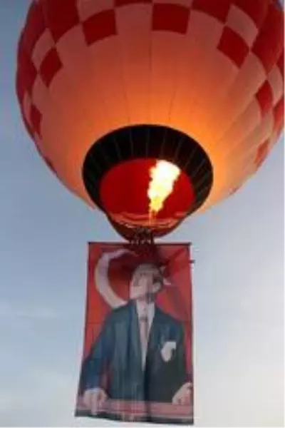Türkiye'nin ilk yerli balonu Atatürk ve Türk Bayrağı ile havalandı