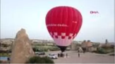 Türkiye'nin ilk yerli sıcak hava balonu, Atatürk posteri ve Türk bayrağı ile havalandı