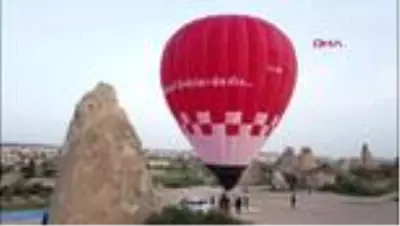 Türkiye'nin ilk yerli sıcak hava balonu, Atatürk posteri ve Türk bayrağı ile havalandı