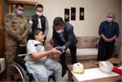 Vefa Sosyal Destek Grubu Ege'nin doğum günü sevincine ortak oldu