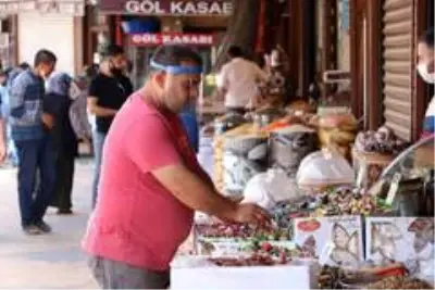 Virüs çıktı bayram şekerleri tezgahta kaldı Virüs çıktı bayram şekerleri tezgahta kaldı