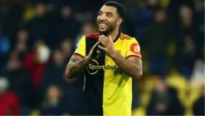 Watford kaptanı Deeney, oğlunu tehlikeye atmamak için antrenmanlara katılmayacak Watford kaptanı Deeney, oğlunu tehlikeye atmamak için antrenmanlara katılmayacak