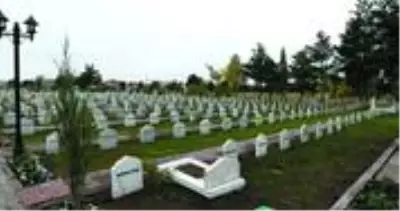 Bayramda mezarlık ziyaretleri yasak mı? Mezarlık ziyaretleri korona nedeniyle yasaklandı mı? Bayram boyunca mezarlık ziyaretleri yapılacak mı? Bayramda mezarlık ziyaretleri yasak mı? Mezarlık ziyaretleri korona nedeniyle yasaklandı mı? Bayram boyunca mezarlık ziyaretleri yapılacak mı?