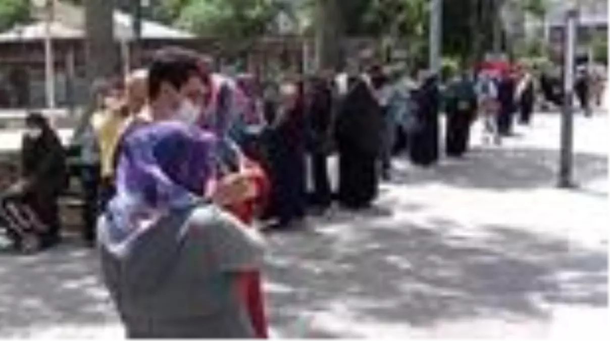 Çocuklar, sokağa çıkma serbestliğini bayram alışverişinde geçirdi