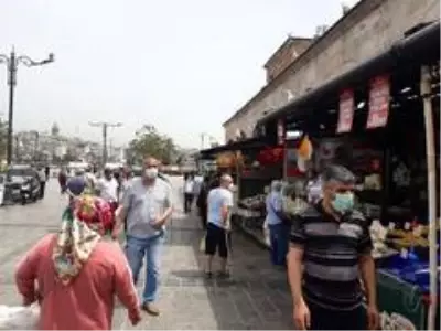 Eminönü'nde bayram alışverişi yoğunluğu Eminönü'nde bayram alışverişi yoğunluğu