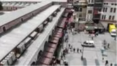 Eminönü'nde bayram alışverişi yoğunluğu Eminönü'nde bayram alışverişi yoğunluğu