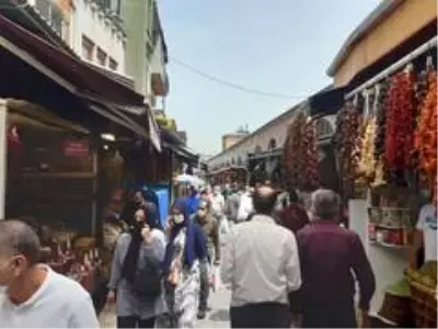 Eminönü'nde bayram alışverişi yoğunluğu Eminönü'nde bayram alışverişi yoğunluğu