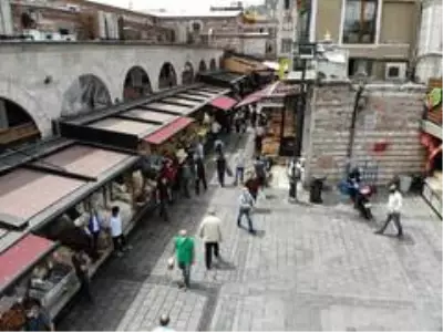 Eminönü'nde bayram alışverişi yoğunluğu Eminönü'nde bayram alışverişi yoğunluğu