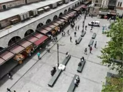 Eminönü'nde bayram alışverişi yoğunluğu Eminönü'nde bayram alışverişi yoğunluğu