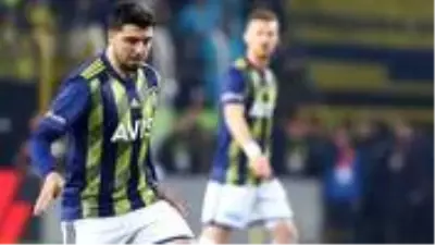 Fenerbahçeli futbolcu Ozan Tufan'ın fazla kiloları dikkat çekti Fenerbahçeli futbolcu Ozan Tufan'ın fazla kiloları dikkat çekti