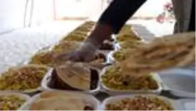 - Günlük 6 bin 400 Suriyeli'ye iftar veriliyor - Günlük 6 bin 400 Suriyeli'ye iftar veriliyor