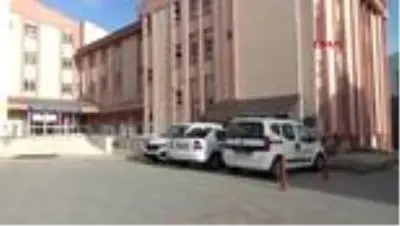 Hastaneye götürülürken, ambulansta doğum yaptı