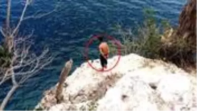 İntihara kalkışan genç, polisin 1 kilo tatlı ve dürüm sözü üzerine vazgeçti İntihara kalkışan genç, polisin 1 kilo tatlı ve dürüm sözü üzerine vazgeçti