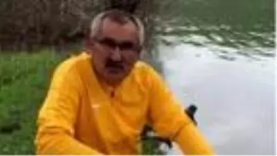 Kanala düşen yavru ördekleri Belediye Başkanı kurtardı Kanala düşen yavru ördekleri Belediye Başkanı kurtardı