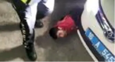 Kısıtlamada otomobil çaldılar, 1 kilometre kaçabildiler Kısıtlamada otomobil çaldılar, 1 kilometre kaçabildiler