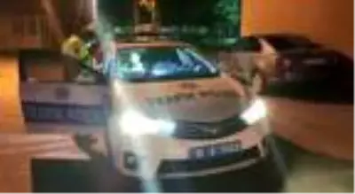 Kısıtlamada otomobil çaldılar, 1 kilometre kaçabildiler Kısıtlamada otomobil çaldılar, 1 kilometre kaçabildiler
