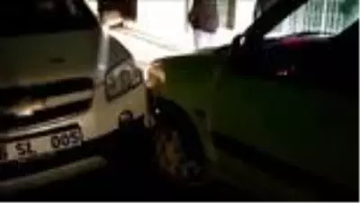 Kısıtlamayı fırsat bilen oto hırsızları polisten 5 dakika kaçabildi Kısıtlamayı fırsat bilen oto hırsızları polisten 5 dakika kaçabildi