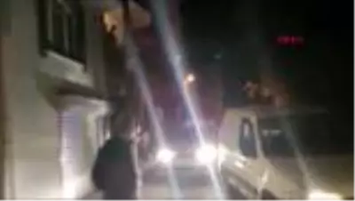 Kısıtlamayı fırsat bilen oto hırsızları polisten 5 dakika kaçabildi Kısıtlamayı fırsat bilen oto hırsızları polisten 5 dakika kaçabildi