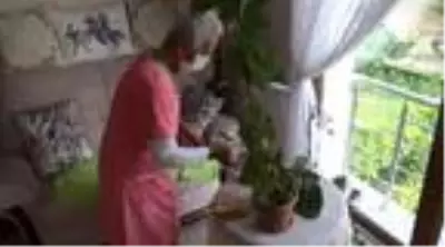 Kocasını kaybettiği koronavirüsü 38 günde yendi Kocasını kaybettiği koronavirüsü 38 günde yendi