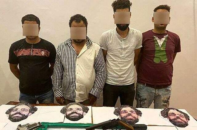 Muhammed Salah kılığına girip mağazayı soymak isteyen hırsızlar kıskıvrak yakalandı Muhammed Salah kılığına girip mağazayı soymak isteyen hırsızlar kıskıvrak yakalandı