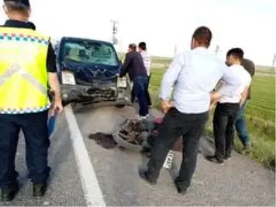 Otomobil ile motosiklet çarpıştı: 1'i ağır 2 yaralı