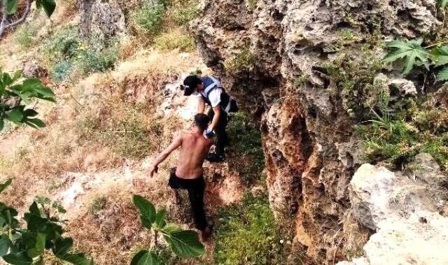 Polisin 1 kilo tatlı ve dürüm sözü üzerine intihardan vazgeçti Polisin 1 kilo tatlı ve dürüm sözü üzerine intihardan vazgeçti