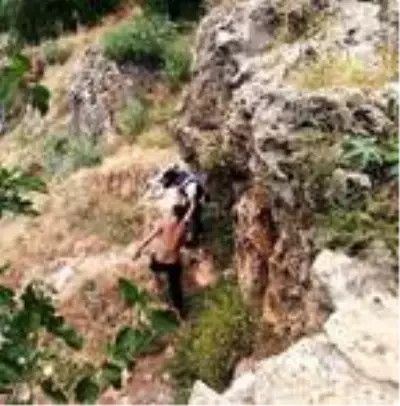 İntihara kalkışan genç, polisin 1 kilo tatlı ve dürüm sözü üzerine vazgeçti İntihara kalkışan genç, polisin 1 kilo tatlı ve dürüm sözü üzerine vazgeçti