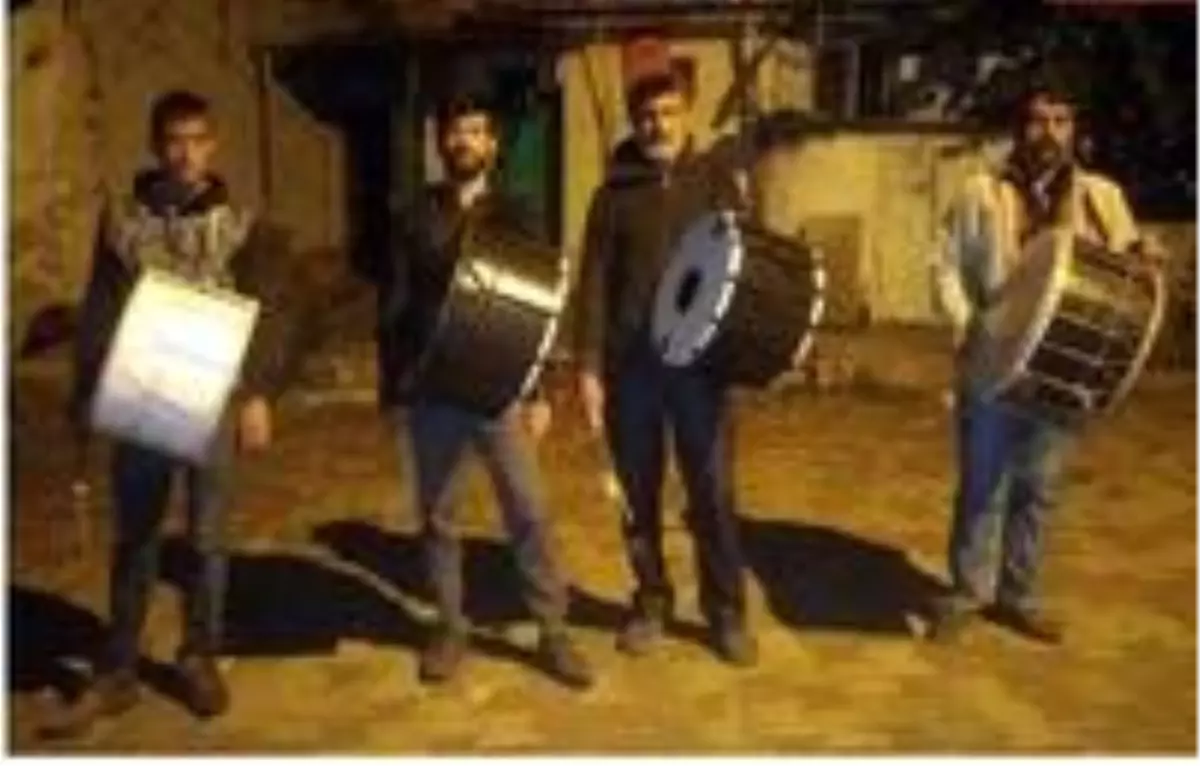 Ramazan davulcusunun bahşişini belediye ödüyor