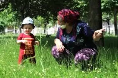 Sıcak havaya rağmen sokaklar çocuk sesleriyle şenlendi