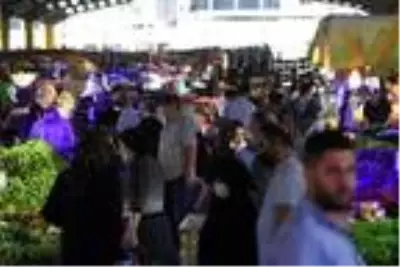 Sokağa çıkma yasağı sonrası Bursa pazarlarında adım atacak yer kalmadı.